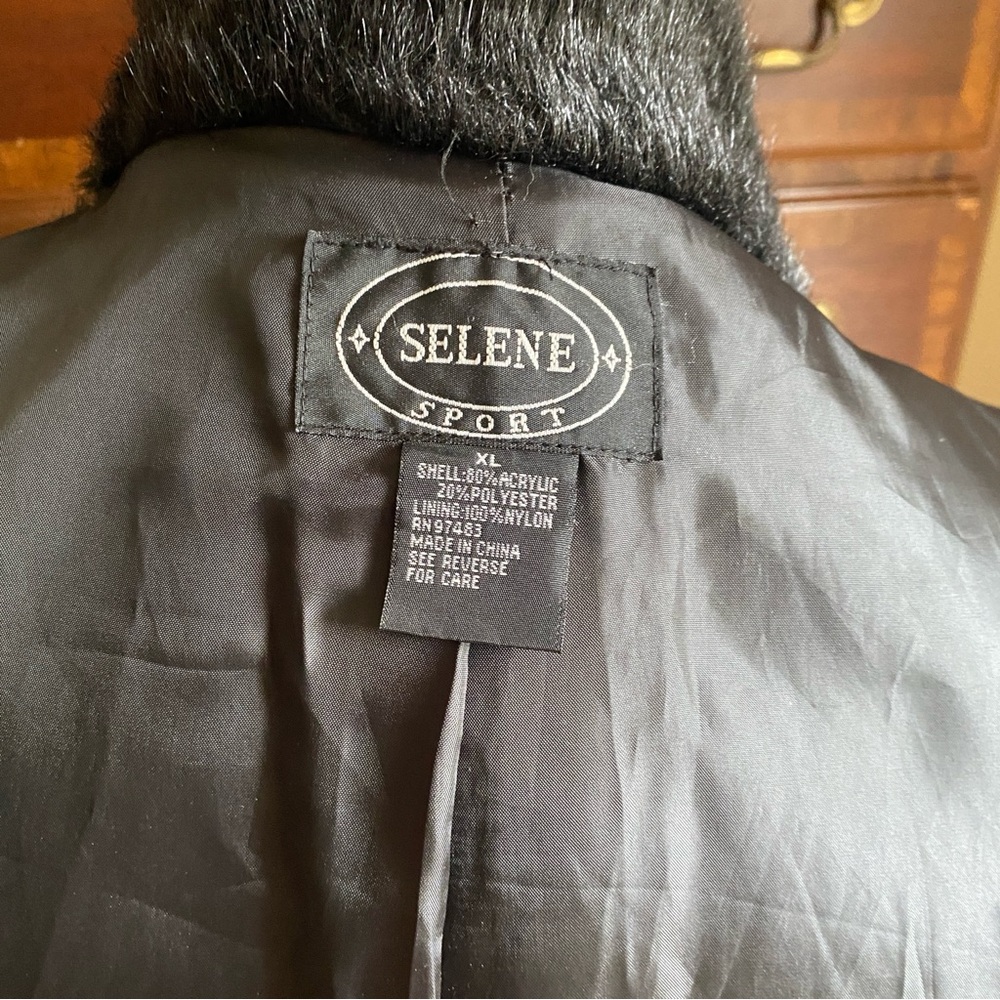 Luxurious Faux Fur Coat - Selene Sport NWOT XL 50”L Black w/ 3 Buttons Very Warm - Picture 8 of 9